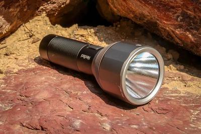夜行神器登場 小米2000流明強(qiáng)光手電筒，戶外愛好者的新寵
